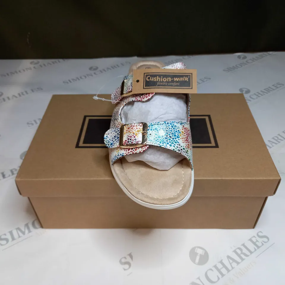 BOXED PAIR OF CUSHION WALK WHITE SANDALS - SIZE 6