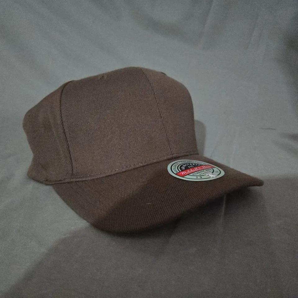 MITCHELL & NESS BROWN CAP 