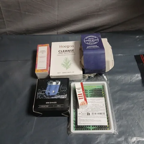 APPROXIMATELY 20 ASSORTED COSMETIC ITEMS TO INCLUDE BATH BOMBS, FUNGAL NAIL FORMULA, EYE LASHES, MINI SHAVER, CYPERUS ROTUNDAS OIL ETC