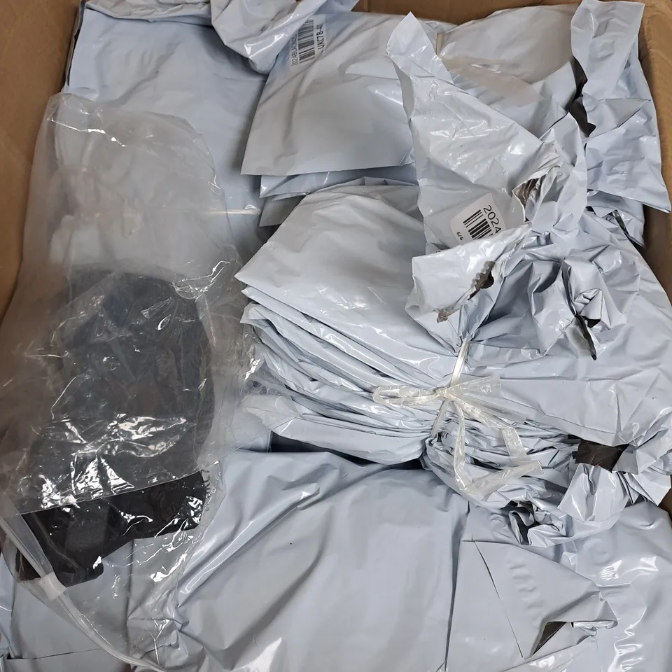 APPROXIMATELY 50 UNBRANDED WOMENS BRAS IN VARIOUS SIZES 