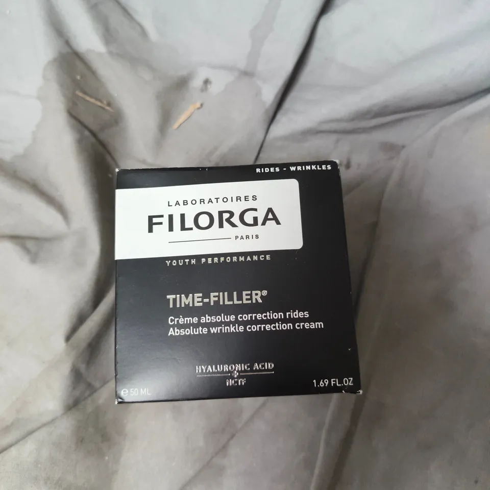 BOX OF APPROXIMATELY 20 ASSORTED ITEMS TO INCLUDE: OXYGEN  GLOW CREAM AND TIME FILLER CREAM