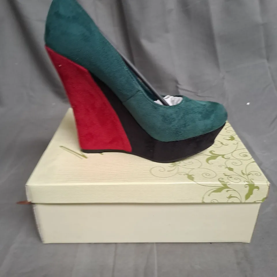 BOXED LOT OF APPROX. 14 PAIRS OF LADIES SHOES. VARIOUS SIZES, STYLES AND COLOURS