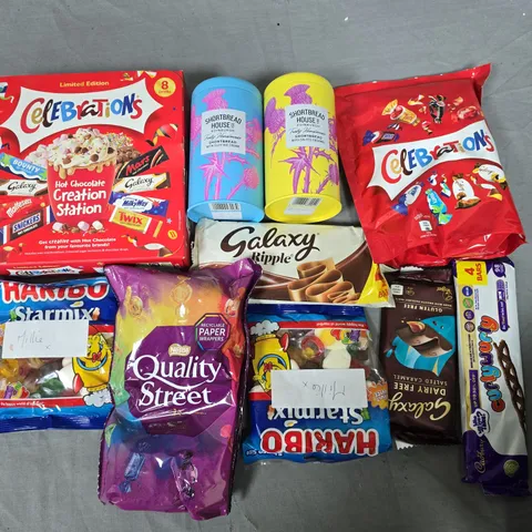 LOT OF 15 ASSORTED FOOD ITEMS TO INCLUDE CELEBRATIONS, QUALITY STREET AND SHORTBREAD TINS