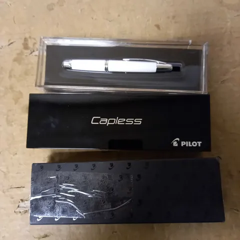 PILOT CAPLESS MEDIUM RETRACTABLE FOUNTAIN PEN GRAPHITE - WHITE