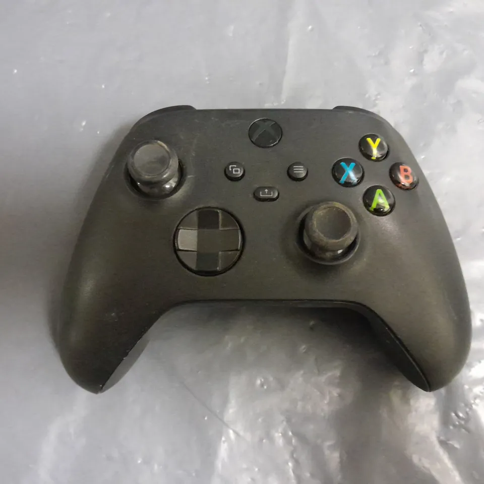 XBOX WIRELESS CONTROLLER IN BLACK - 1914