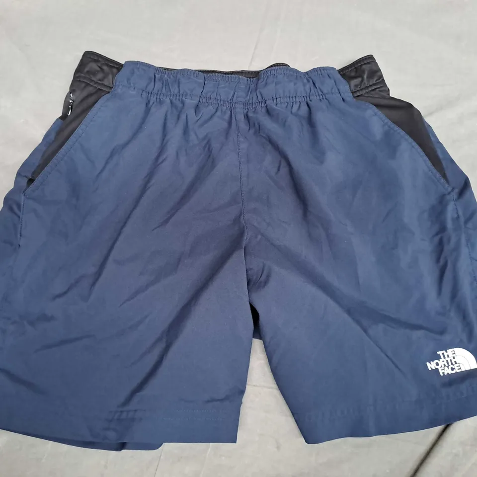 THE NORTH FACE MENS SHORTS IN NAVY - MEDIUM