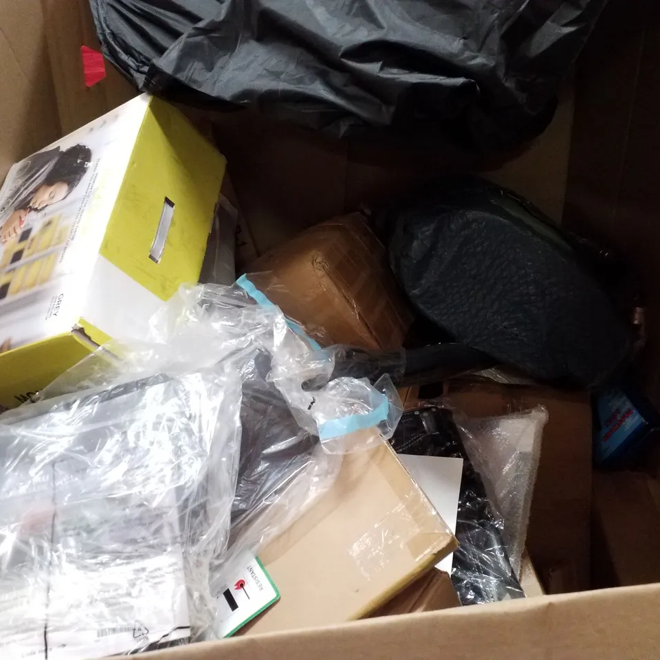 PALLET CONTAINING ASSORTED PRODUCTS INCLUDING HOT WATER DISPENSER, UMBRELLA, WALL METAL SHELVES, HEATED THROW, TOILET SEAT & PET STAIRS 