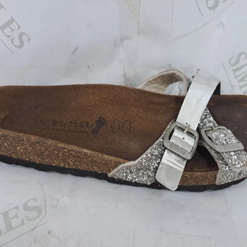 BONOVA X STRAP SANDALS IN SILVER - SIZE 37