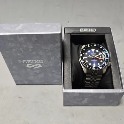 BOXED SEIKO AUTOMATIC GMT BLUE DIAL WATCH