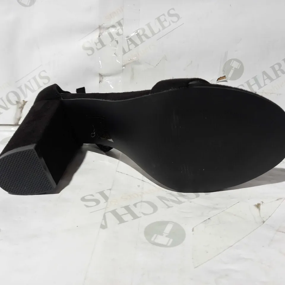 BOXED PAIR OF BOOHOO FAUX SUEDE HEELS IN BLACK UK SIZE 5