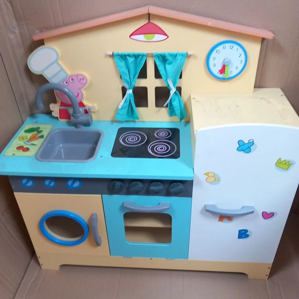 PEPPA PIG WOODEN FAMILY KITCHEN - YELLOW (2 - 6 YEARS)