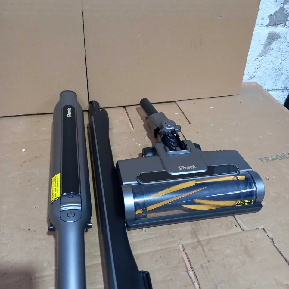 SHARK 2IN1 VACUUM BLACK