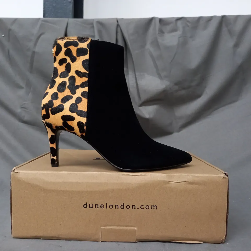 BOXED PAIR OF LONDON MID HEEL ANKLE BOOTS IN LEOPARD PRINT SIZE 4