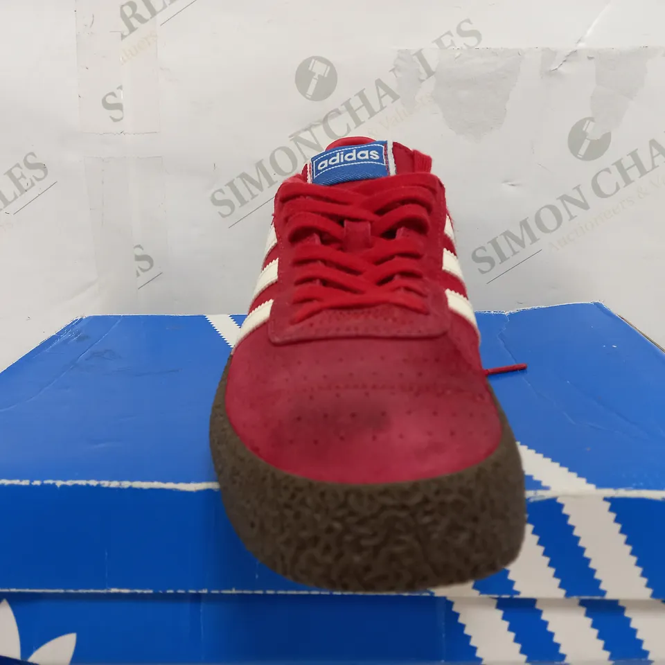 BOXED PAIR OF ADIDAS MONTREAL 76 RED TRAINERS - UK 8 
