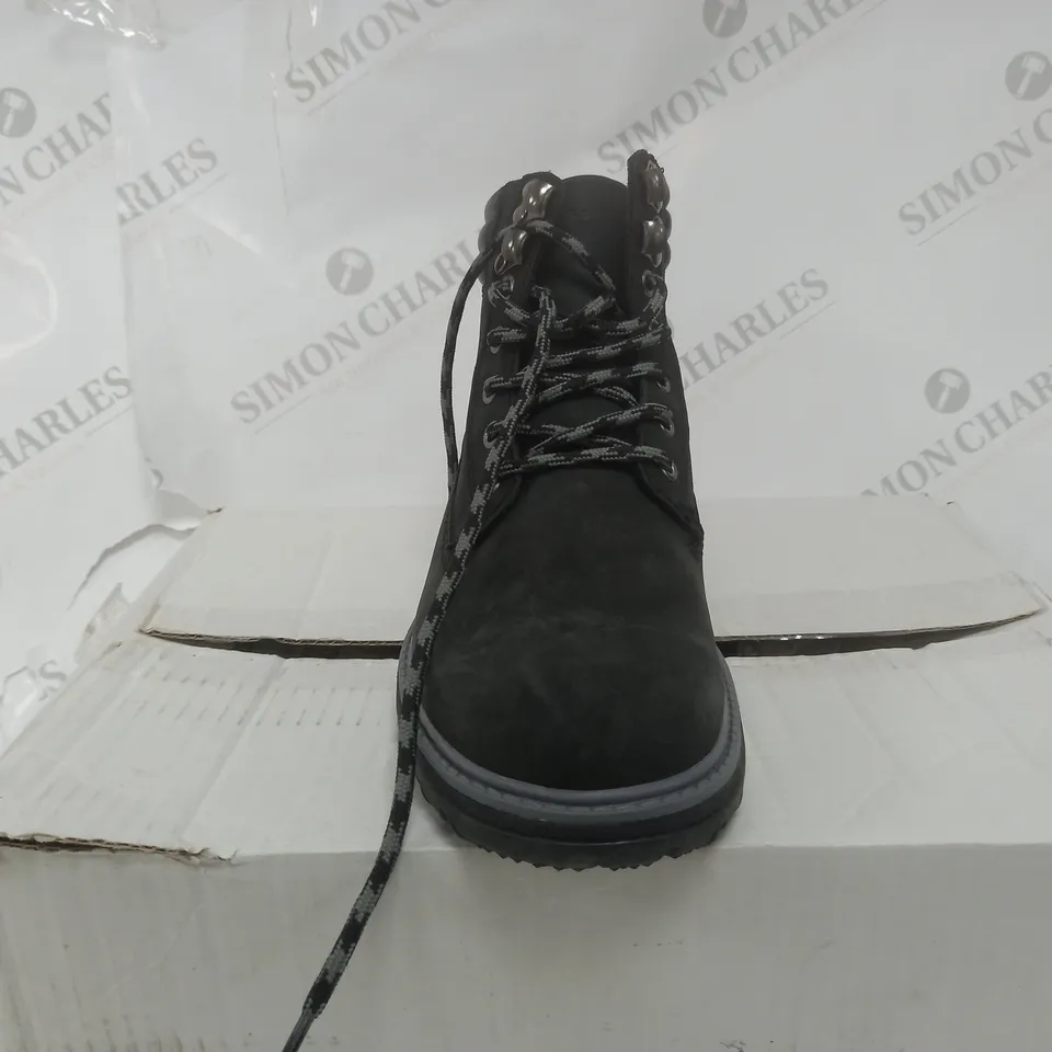 ADESSO BLACK WATERPROOF BOOTS - SIZE 7