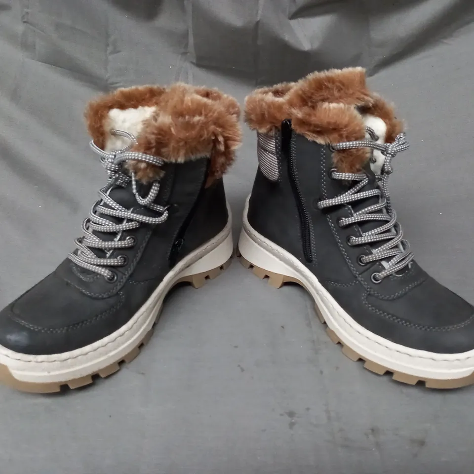 BOXED PAIR OF RIEKER CHUNKY HIKER BOOTS IN GREY SIZE 6.5