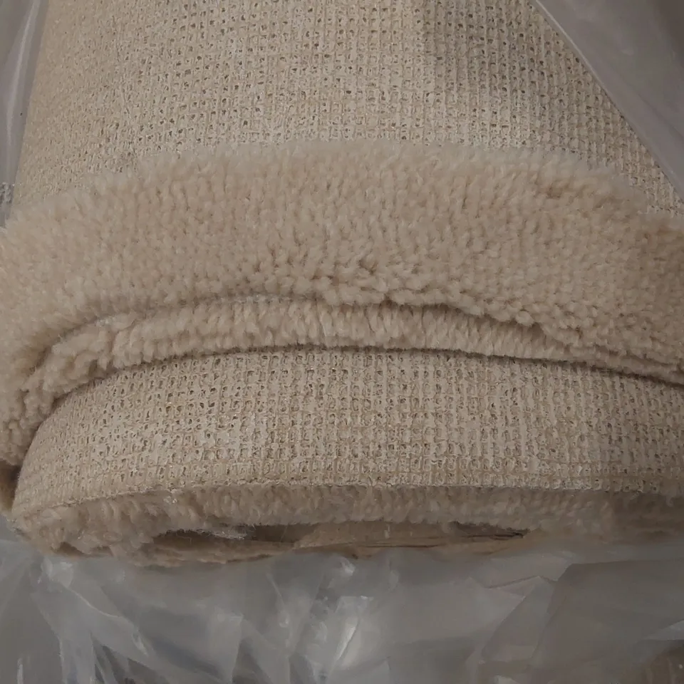 ROLL OF QUALITY ROYAL VELVET BEAUMONT CARPET - APPROXIMATELY 2.69 x 5m