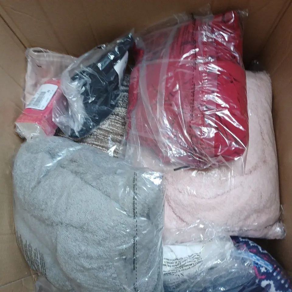 APPROXIMATELY 10 ASSORTED CLOTHING IN VARIES SIZES AND COLOURS 