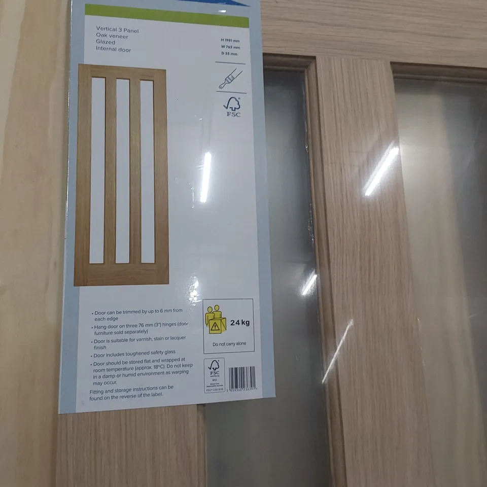 GEOM VERTICAL THREE PANEL GLAZED OAK VENEER INTERNAL DOOR 1981 × 762mm