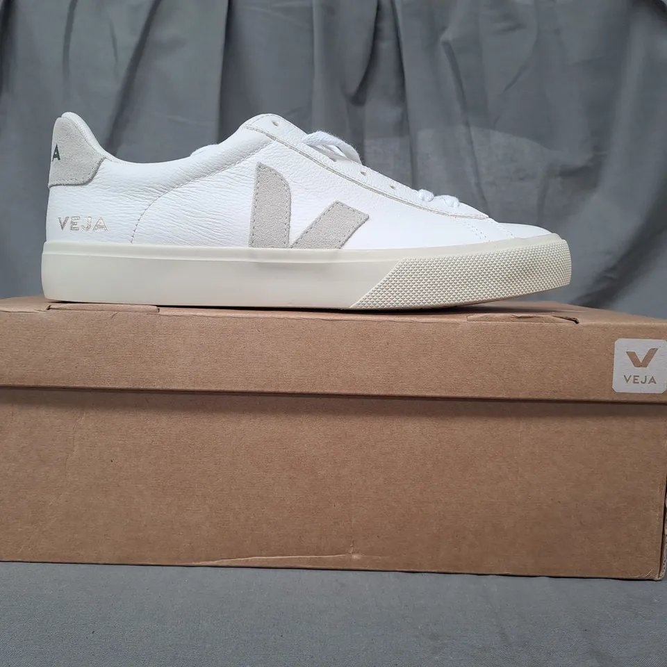 BOXED PAIR OF VEJA CAMPO SNEAKERS IN WHITE UK SIZE 6
