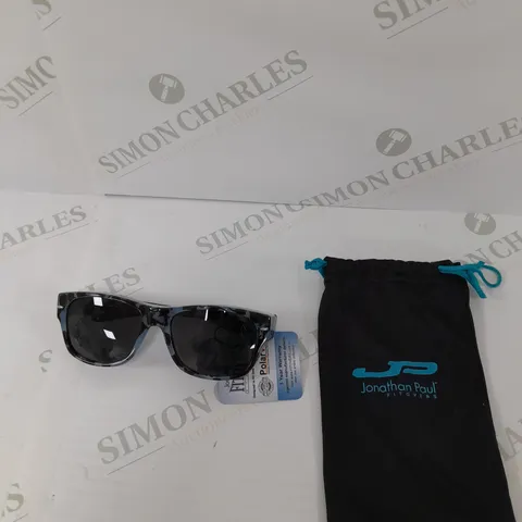 JPE CLASSIC SUNGLASSES WITH CASE IN BLUE 