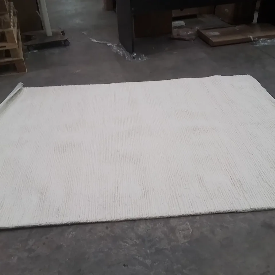 QUALITY DESIGNER AREA RUG - APPROXIMATELY 220X160CM