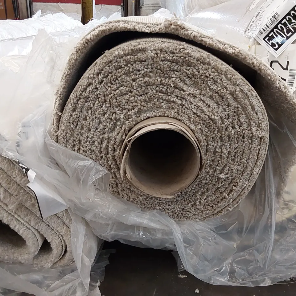 ROLL OF QUALITY EC HEARTLAND HEATHERS OYSTER CARPET // APPROXIMATELY 6.7 LENGTH X 4M WIDTH 