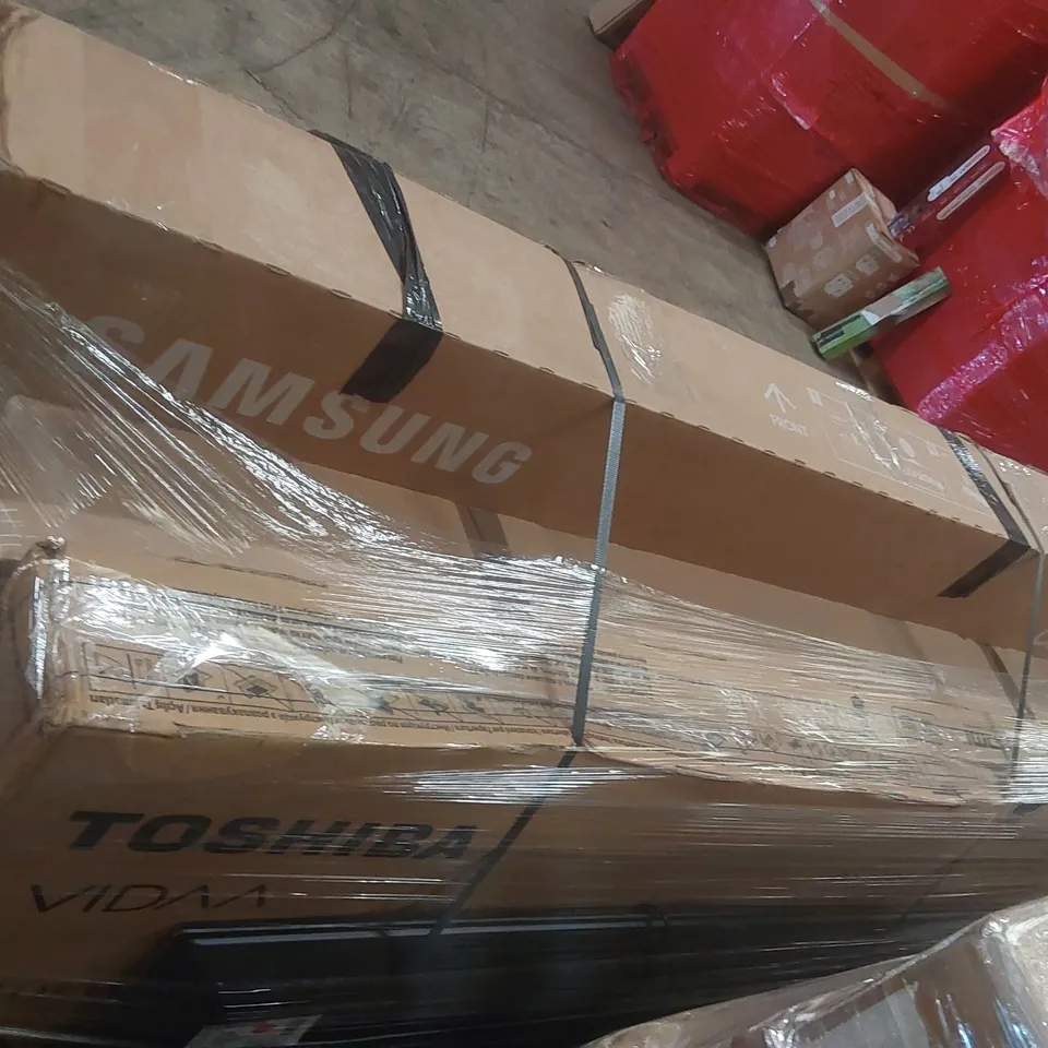 PALLET CONTAINING A LARGE QUANTITY OF ASSORTED DAMAGED TVs