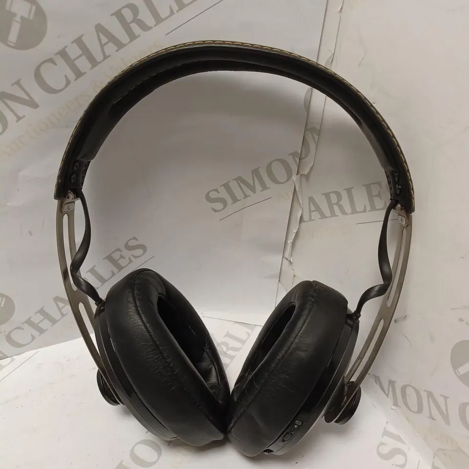 SENNHEISER MOMENTUM 1.0 WIRED ON-EAR HEADPHONES - BLACK