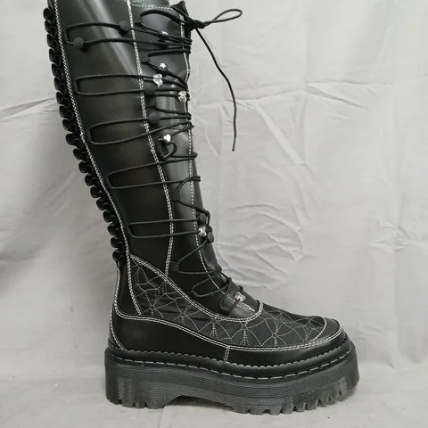 BOXED PAIR OF DR MARTENS XTRIM FRILL KNEE-HIGH BOOTS IN BLACK SIZE UK 7