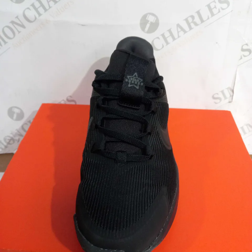 BOXED NIKE KIDS STAR RUNNER 4 RUNNING SHOES, BLACK - SIZE 1.5