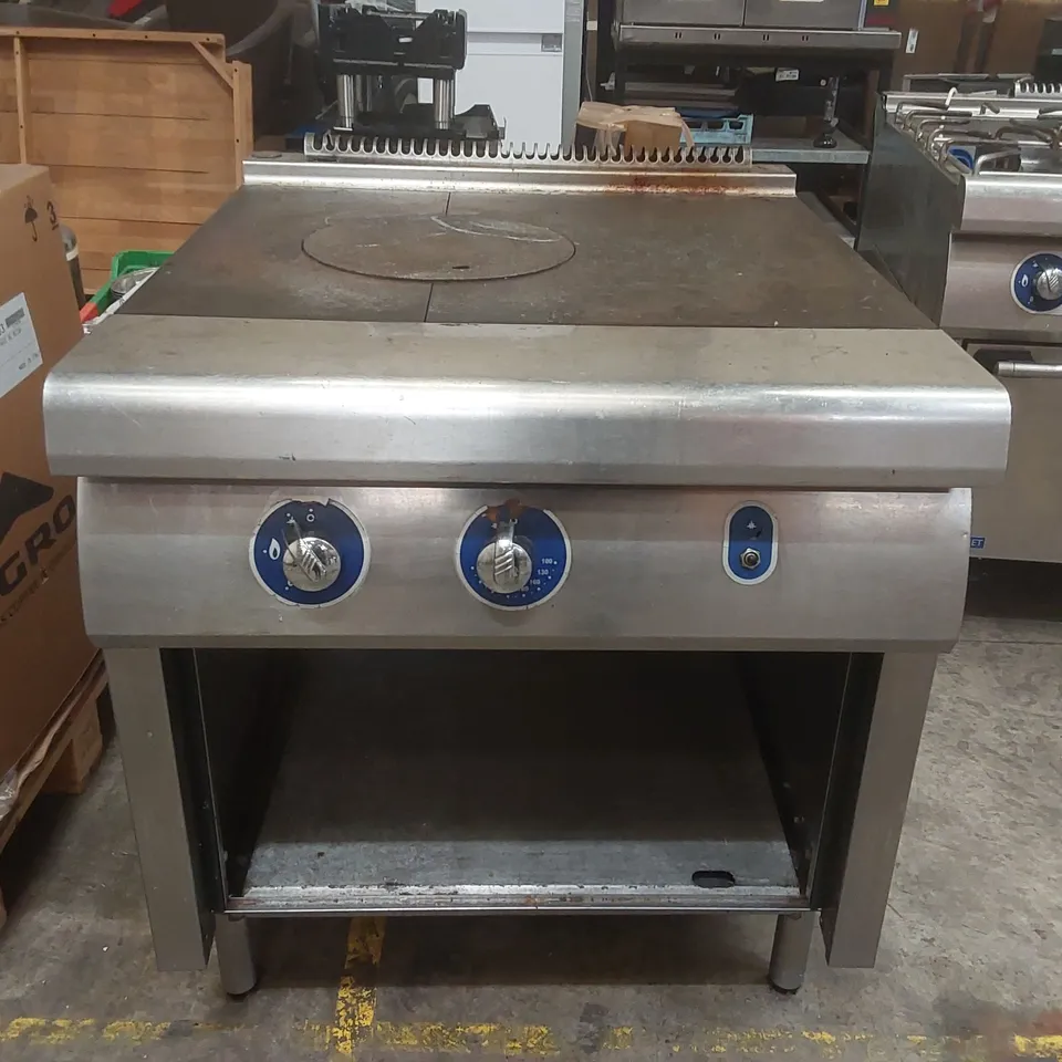 BONNET SOLID TOP GAS HOB ON PEDESTAL