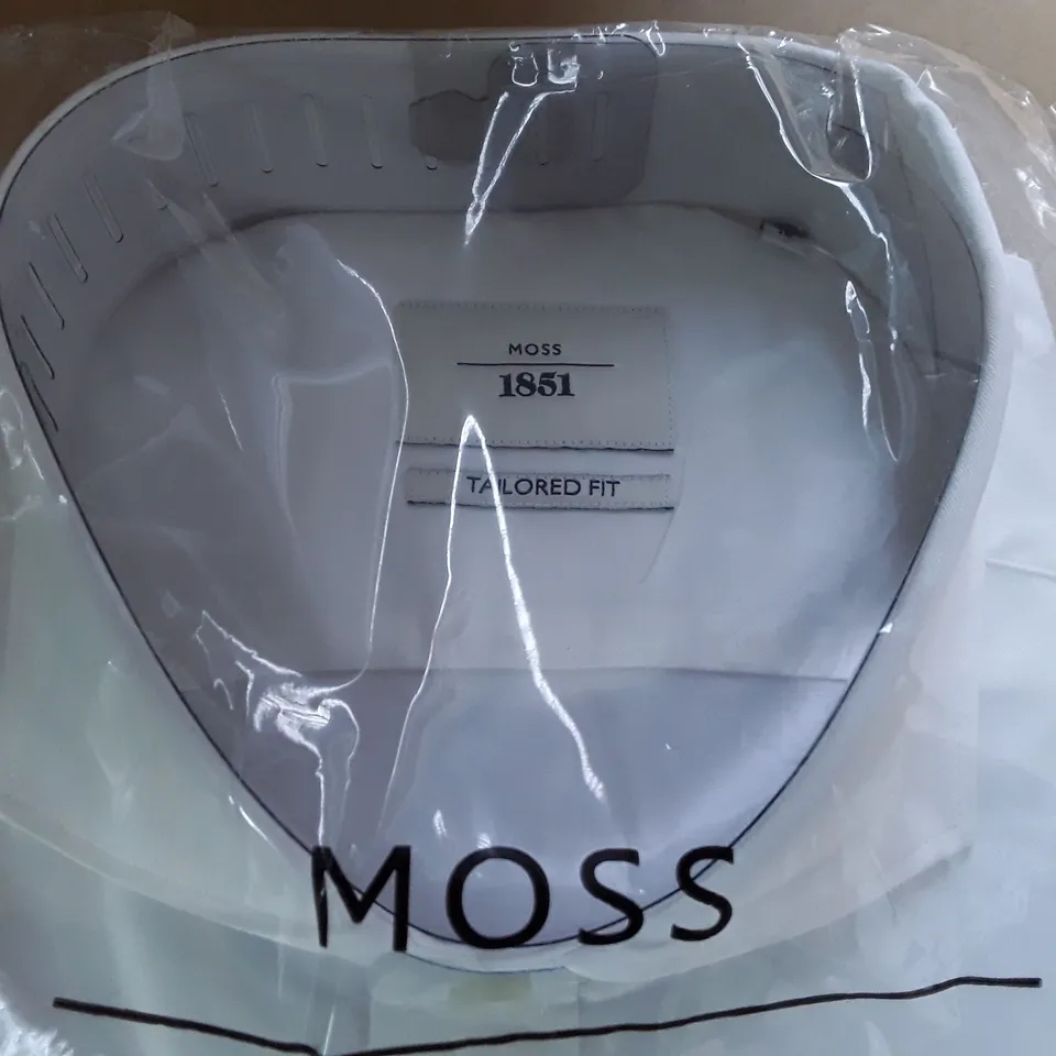 BAGGED MOSS 1851 TAILORED FIT WHITE SHIRT - SIZE 18