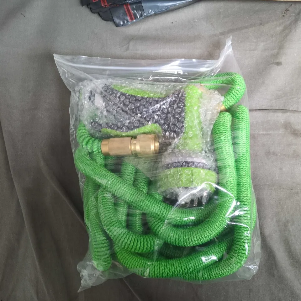 BRIGHT GREEN GARDEN HOSE WITH BRASS CONNECTOR