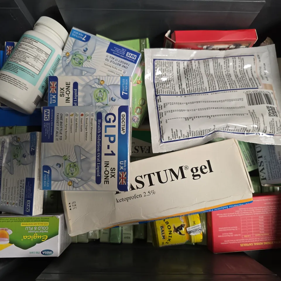 APPROXIMATELY 15 ASSORTED VITAMIN/HEALTH AID PRODUCTS TO INCLUDE ABONIKI BALM, BETTERVITS COLLAGEN, FASTUM GEL, ETC - COLLECTION ONLY