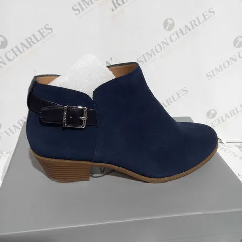 BOXED PAIR OF VIONIC MILLIE BOOTS IN BLUE UK SIZE 8