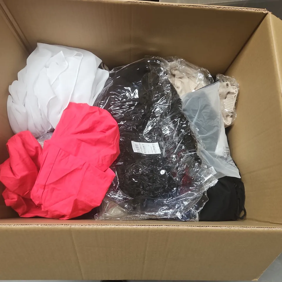 LARGE QUANTITY OF ASSORTED CLOTHING ITEMS TO INCLUDE ZARA, M&S AND BODEN IN VARIOUS SIZES
