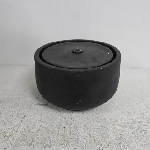 BLACK OUTDOOR WATER FEATURE