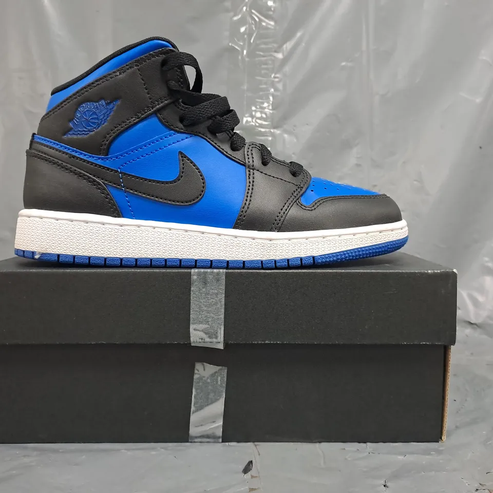 BOXED PAIR OF NIKE AIR JORDAN 1 MID SHOES IN BLACK/BLUE SIZE UK 4