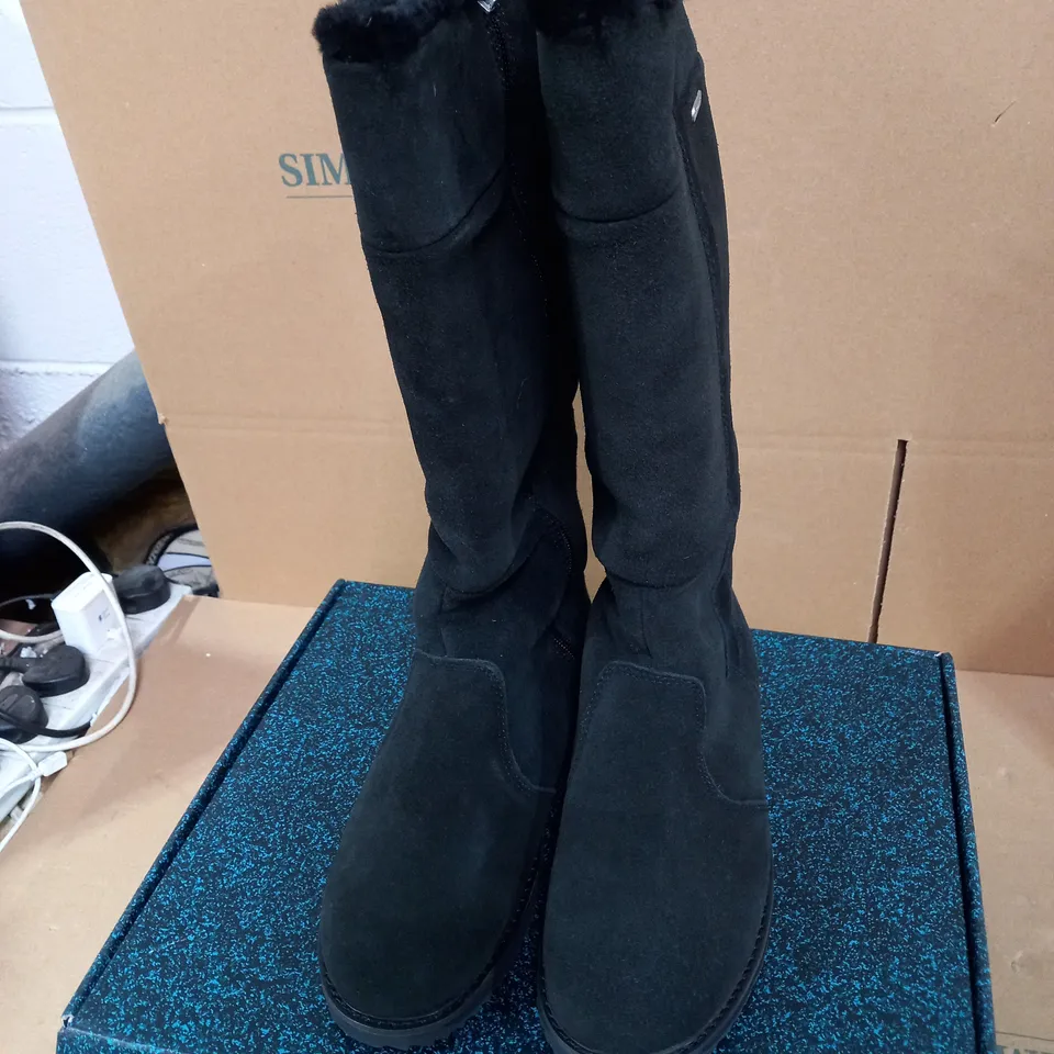 EMU AUSTRALIA "MOONTA" WATERPROOF KNEE LEATHER BOOTS - BLACK - UK 5