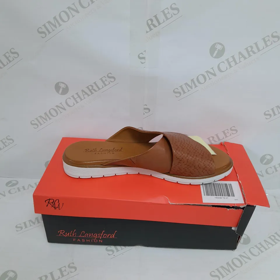 BOXED PAIR OF RUTH LANGSFORD LEATHER SANDAL IN TAN SIZE 7 
