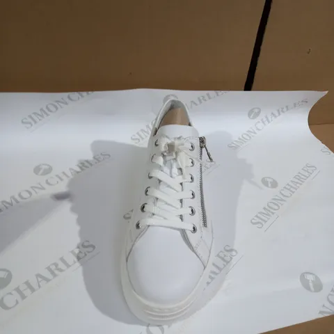BOXED PAIR OF RIEKER ANTISTRESS ZIP TRAINER WHITE  - SIZE 6.5