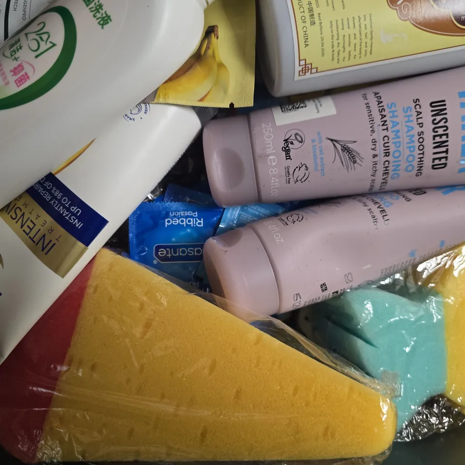 APPROXIMATELY 10 ASSORTED COSMETIC ITEMS TO INCLUDE KÉRASTSE, THE BLACK STUFF, ETC - COLLECTION ONLY