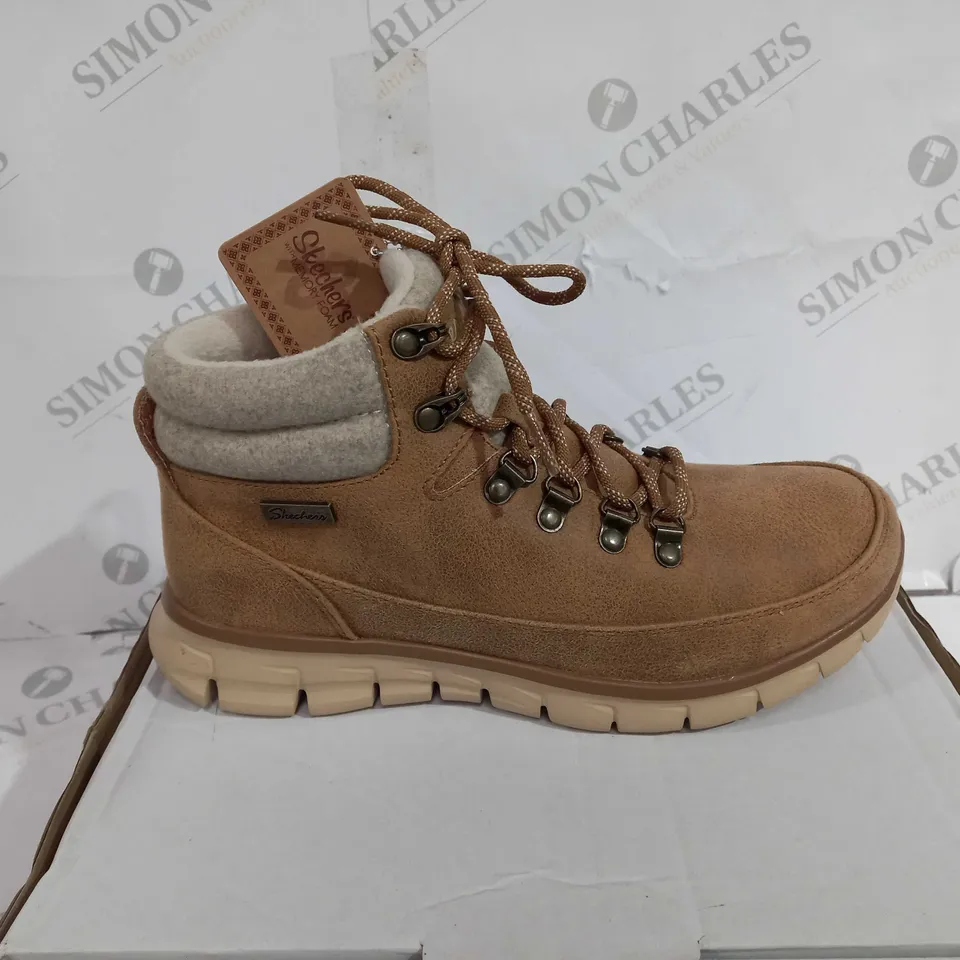 BOXED SKECHERS SYNERGY WARM TECH BOOTS, CHESTNUT - SIZE 5.5