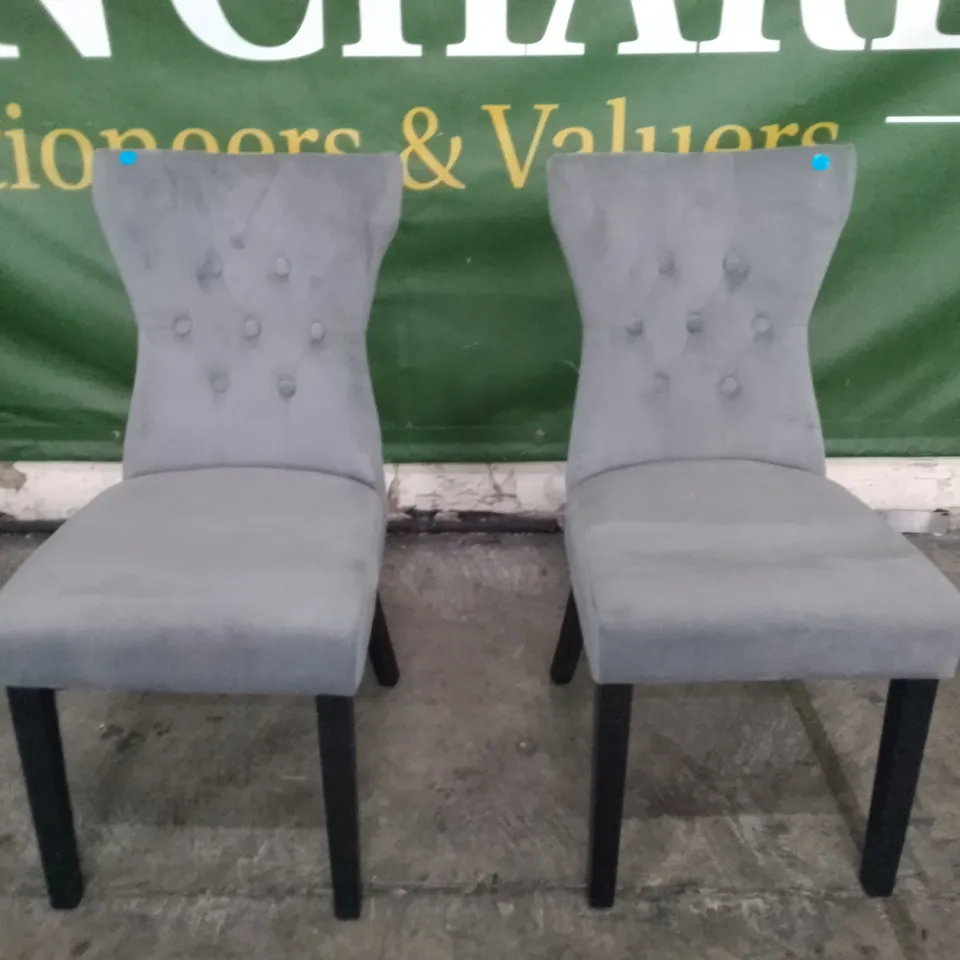 SET OF 2 NEW KENSINGTON GREY VELVET BUTTON BACK DINING CHAIR (BLACK LEG)