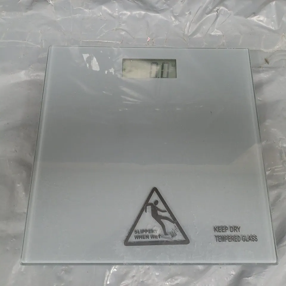 UNBRANDED TEMPERED GLASS DIGITAL BATHROOM SCALES IN GREY - COLLECTION ONLY