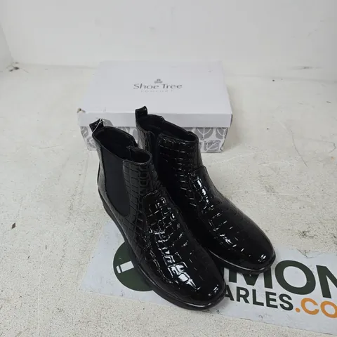 SHOE TREE BRAMBLE BLACK CROC-EFFECT CHELSEA BOOTS, UK 7