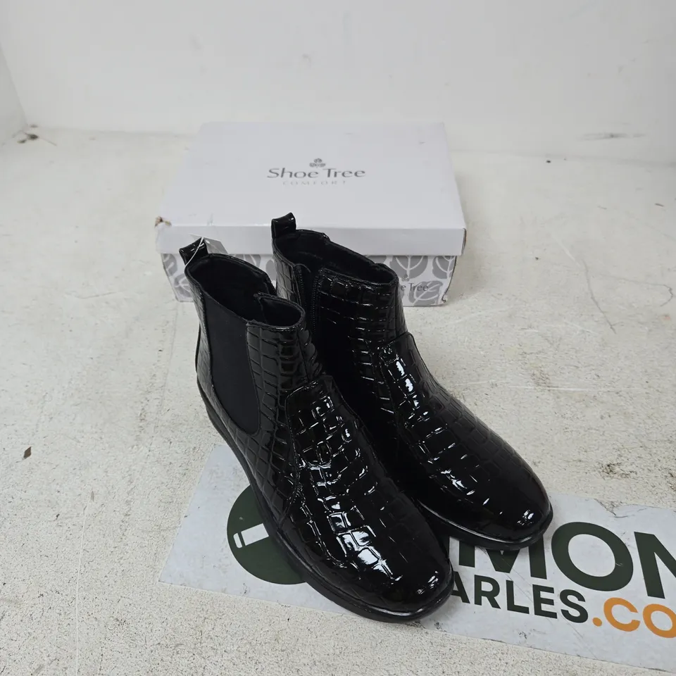 SHOE TREE BRAMBLE BLACK CROC-EFFECT CHELSEA BOOTS, UK 7