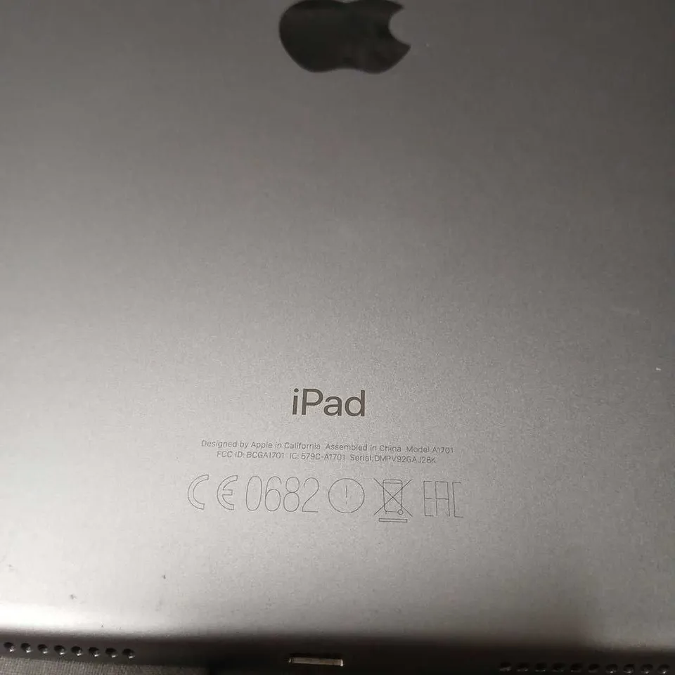 APPLE IPAD PRO 1ST GEN (MODEL A1701) - SILVER TABLET