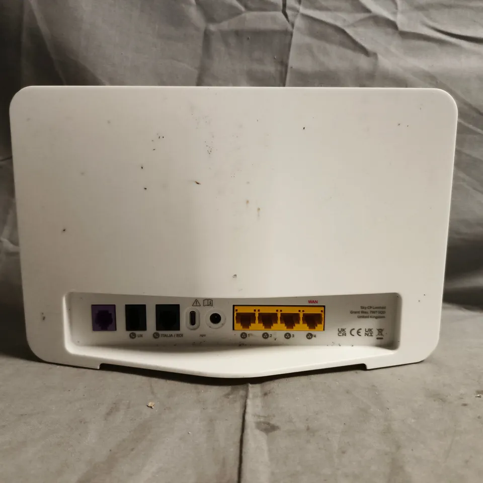 SKY SR213-02 UK WHITE ROUTER